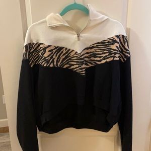 Cute cropped sweatshirt with zipper